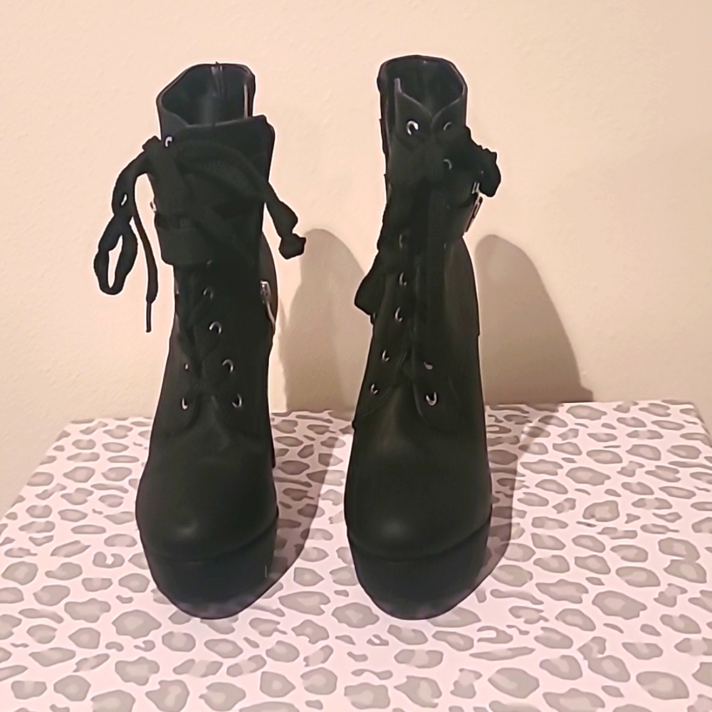 Heel boots